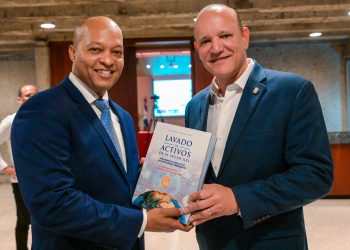 Raymond Familia pone en circulación nuevo libro de prevención de lavado de activos en el Siglo XXI: analizando el impacto de las tecnologías emergentes