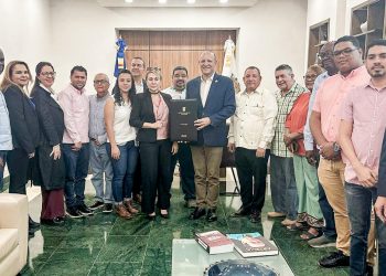 Concejo de Regidores de Santiago declara como “Huéspedes Distinguidos” a comisión de cooperativistas internacionales