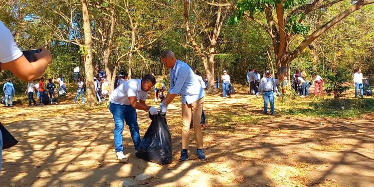 Coraasan realiza jornada de recogida de desechos sólidos en el marco del Día Mundial del Agua y de los Bosques"