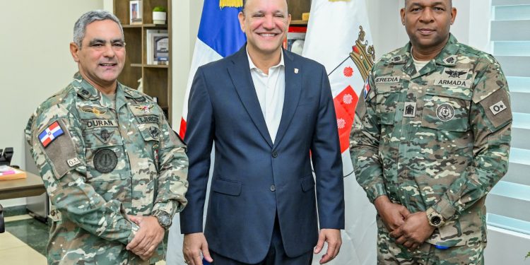 Alcalde Ulises Rodríguez respalda edición 52 del torneo atlético de las Fuerzas Armadas y la Policía Nacional en Santiago