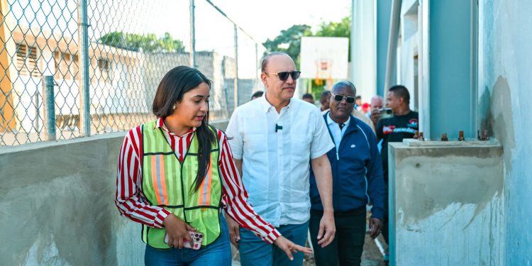 Alcalde Ulises Rodríguez supervisa obras en diferentes comunidades para agilizar su terminación