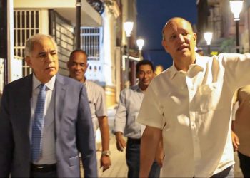 Alcalde Ulises Rodríguez supervisa la fase final de la transformación de la calle Benito Monción