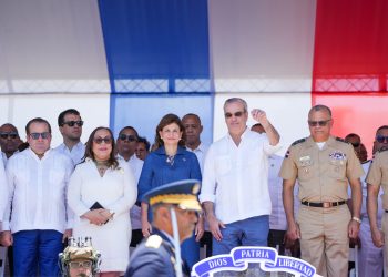 Presidente Abinader encabeza desfile por el 181 aniversario de la Batalla del 30 de Marzo en Santiago