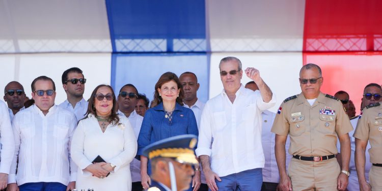 Presidente Abinader encabeza desfile por el 181 aniversario de la Batalla del 30 de Marzo en Santiago