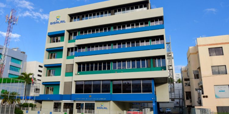 Sisalril investiga denuncia en contra de clínica Dr. Abel Gónzalez por supuestamente negar asistencia médica a víctimas de tragedia del Jet Set