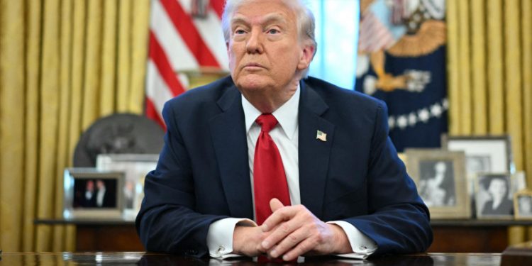 La guerra comercial de Trump toca a RD: Impone un 10% de arancel a los productos dominicanos