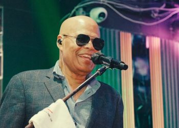 Casi 30 años después, álbum de Rubby Pérez se posiciona en lista de Billboard