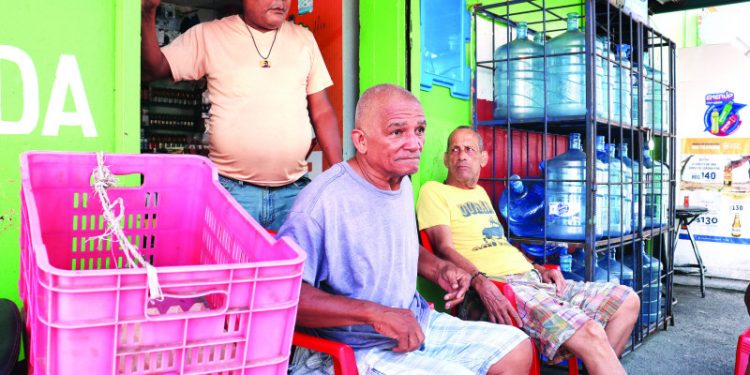 Silencio en el DN: comerciantes apagan bocinas por la tragedia