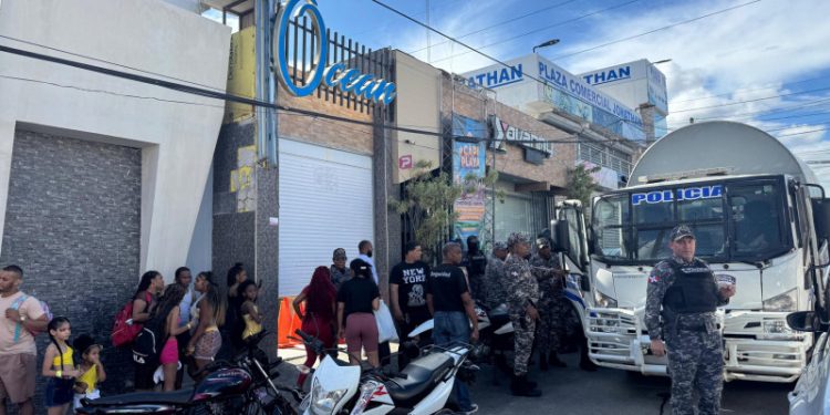 Agentes de la policía cierran discoteca de Cristo Rey 