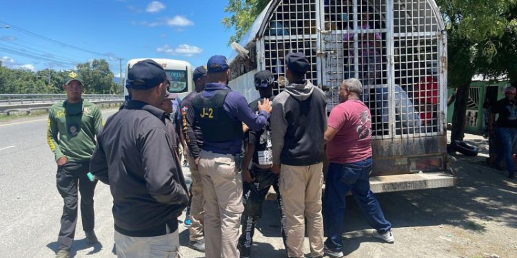 Deportan 838 haitianos en condición migratoria irregular