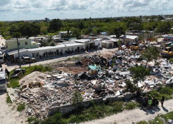 Barren en Mata Mosquito con arrestos de indocumentados y derribo de casas