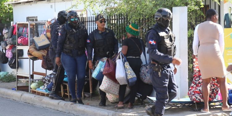 Alcaldía saca a comerciantes haitianos de las calles de Dajabón