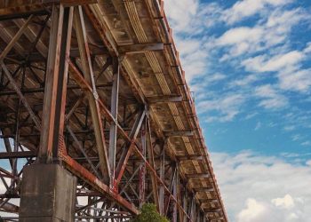 Defensor del Pueblo realiza inspección en el puente de la 17