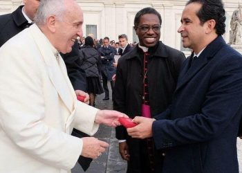 Embajador Víctor Suárez Díaz expresa solidaridad dominicana ante el fallecimiento de Su Santidad el Papa Francisco