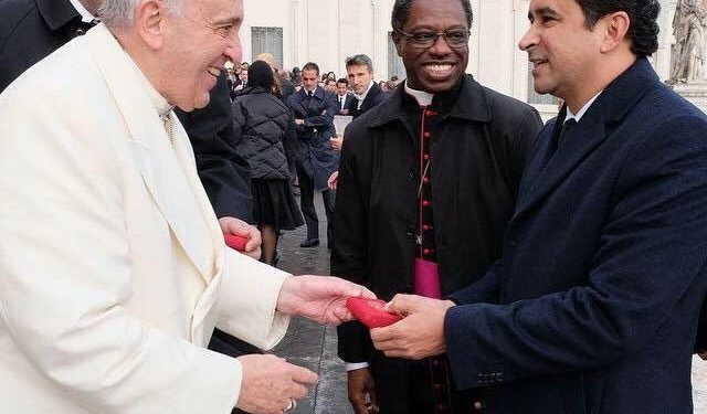 Embajador Víctor Suárez Díaz expresa solidaridad dominicana ante el fallecimiento de Su Santidad el Papa Francisco