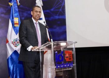 Indotel renombra edificio del Centro Cultural como “René del Risco Bermúdez” y develiza tarja en su honor