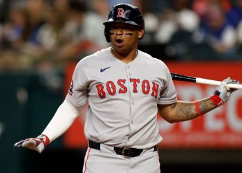 Rafael Devers y su difícil adaptación tras cambio de posición en Boston