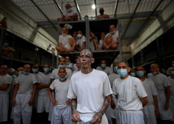 Legisladores EEUU visitan a Nayib Bukele y su megacárcel