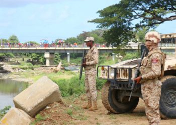 El Gobierno dice no detener deportaciones y empresarios piden un plan para regularizar haitianos
