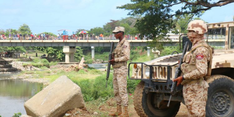 El Gobierno dice no detener deportaciones y empresarios piden un plan para regularizar haitianos