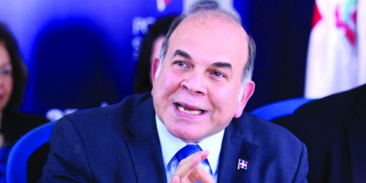 Pelegrín Castillo propone cambios en norma sobre niveles de azufre en gasoil regular