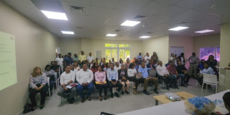 Minerd terminará 77 aulas y construirá otras ocho en Bahoruco