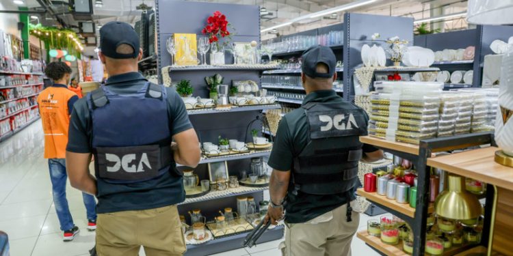 DGA sigue fiscalizando a empresas de chinos