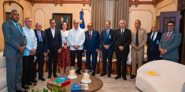 Observatorio de Políticas Migratorias se reúne con el presidente Abinader