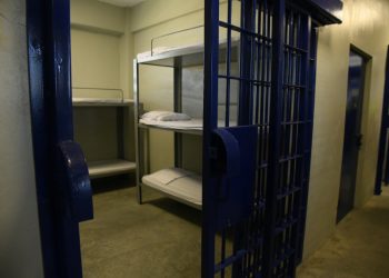 ¿Cómo será la vida en la cárcel Las Parras? Autoridades prometen que sin celulares y sin pagos por camas