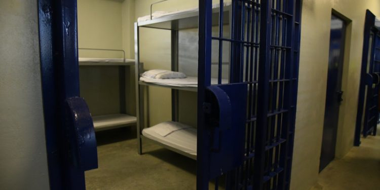 ¿Cómo será la vida en la cárcel Las Parras? Autoridades prometen que sin celulares y sin pagos por camas