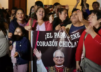 Familias en Perú alegres por elección del papa León XIV, quien mantiene identificación de ese país