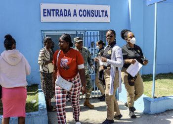 Haitianos no pagan por servicios de salud en Hospital de Engombe