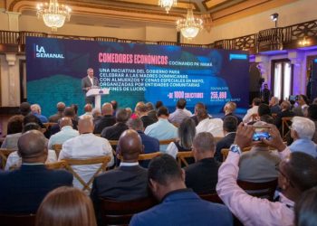 Abinader no contempla debatir políticas migratorias con expresidentes