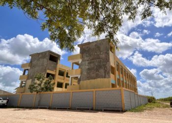 Gobierno inicia plan “Aulas 24/7” para reconstruir más de mil centros educativos antes de agosto 2025