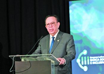 Valdez Albizu llama a diseñar políticas económicas con rostro femenino