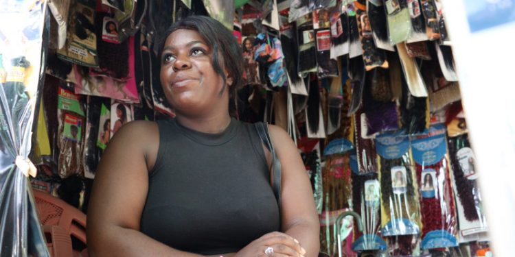 Negocios haitianos siguen activos en barrios y avenidas de la capital