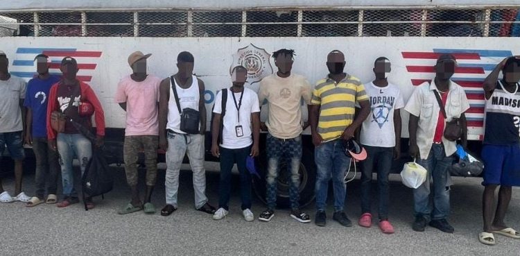 Migración repatria 616 haitianos indocumentados