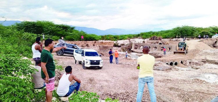 Las inundaciones causan daños en viviendas, acueductos y carreteras