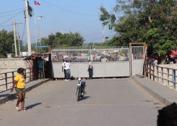 Haití instala portón fronterizo sobre el puente que une Dajabón con Juana Méndez