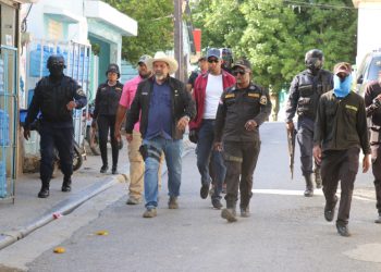 Santiago Riverón le responde a Faride y se lanza a las calles en busca de haitianos