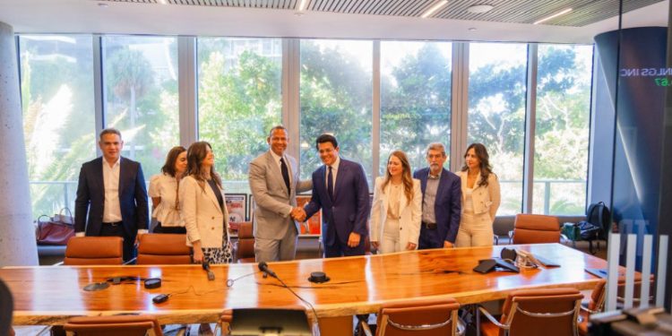 David Collado y Alex Rodríguez anuncian inversión de mil millones de dólares en Playa Grande