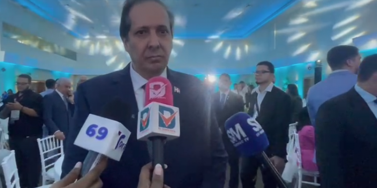 Ministro de Salud afirma que parturientas haitianas están siendo repatriadas, no deportadas