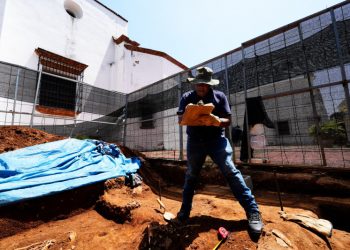 Registran un sondeo arqueológico en iglesia de Ciudad Colonial