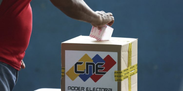 Chavismo habla de una "gran victoria" en las elecciones regionales y parlamentarias