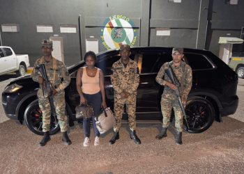 Detienen oficial del Ejército y a un cabo PN con haitianos ilegales