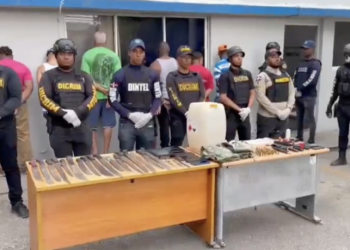 Agentes de la Policía Nacional intervienen sectores de Barahona