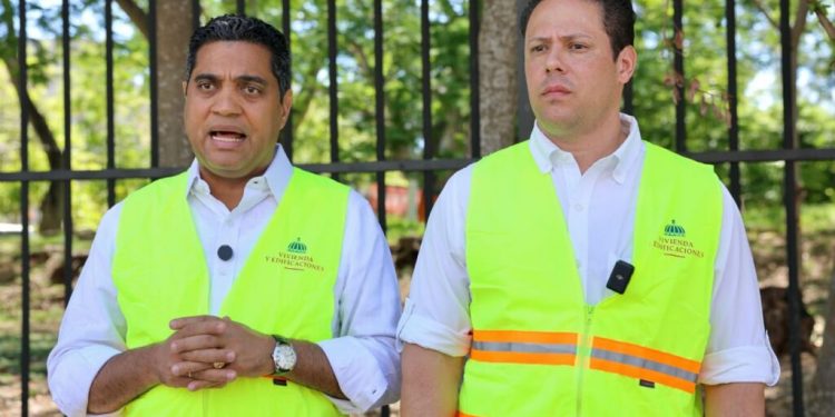 Ministros Carlos Bonilla y Kelvin Cruz supervisan remodelación del Centro Olímpico