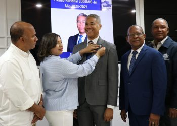 Codia reconoce a Andrés Cueto por su liderazgo y excelencia profesional