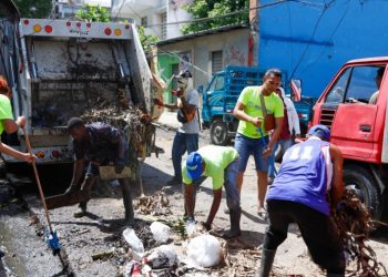 Alcaldía de Santiago intensifica limpieza mercado Hospedaje Yaque 