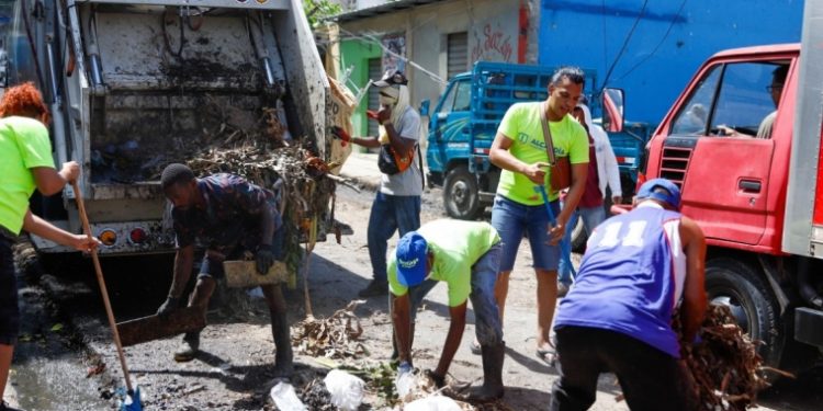 Alcaldía de Santiago intensifica limpieza mercado Hospedaje Yaque 